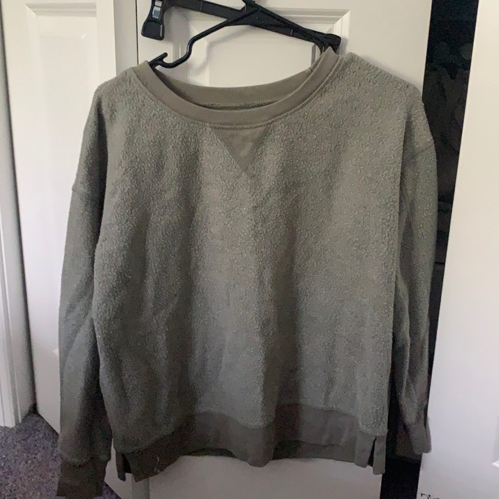 Women’s green crewneck